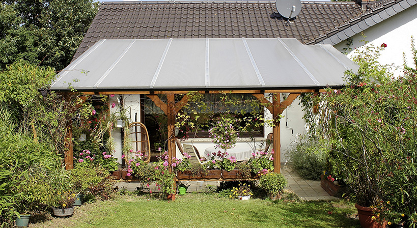 Terrasse mit Überdachung