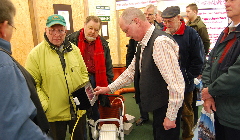 Messe, Menschenmenge an einem Stand