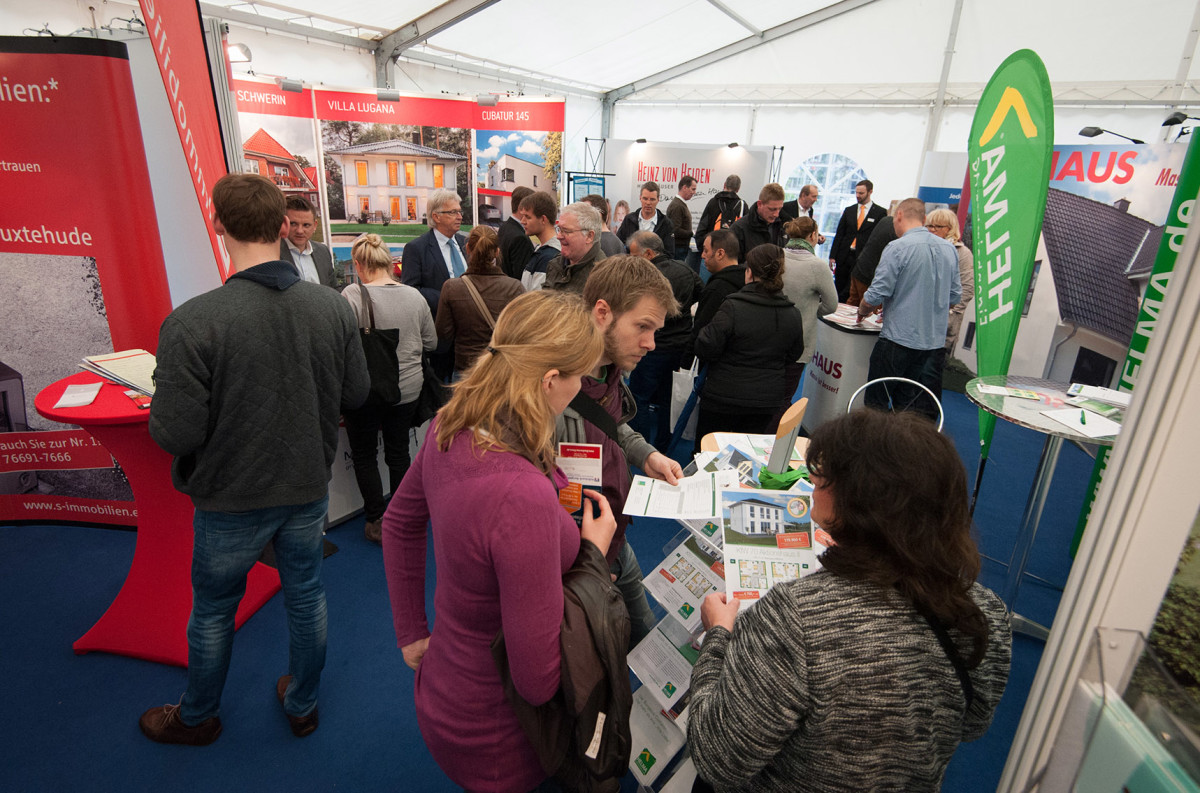 Besucher auf der Messe