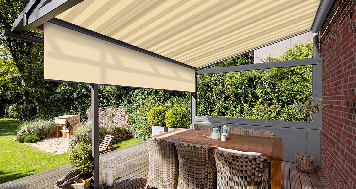 Markise über Terrasse