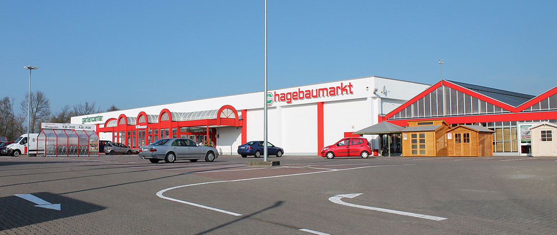 Hagebaumarkt auf Parkplatz
