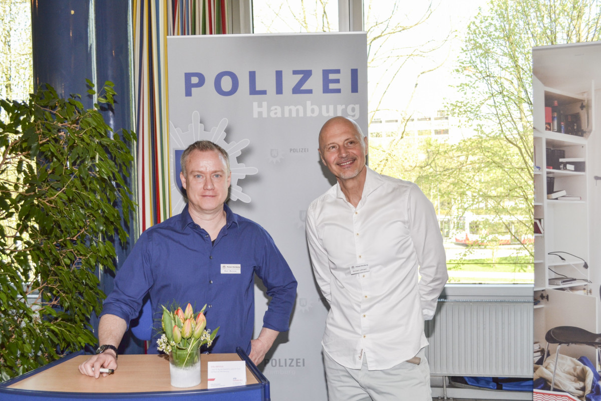 Ihr Freund Und Helfer